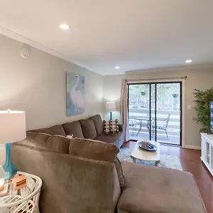 Fiddlers Cove 9e Apartment
