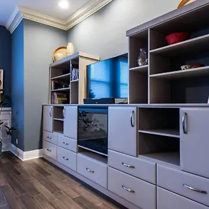 https://downtown-sophistication-two-bedroom-two-bath.hotels-louisville.com